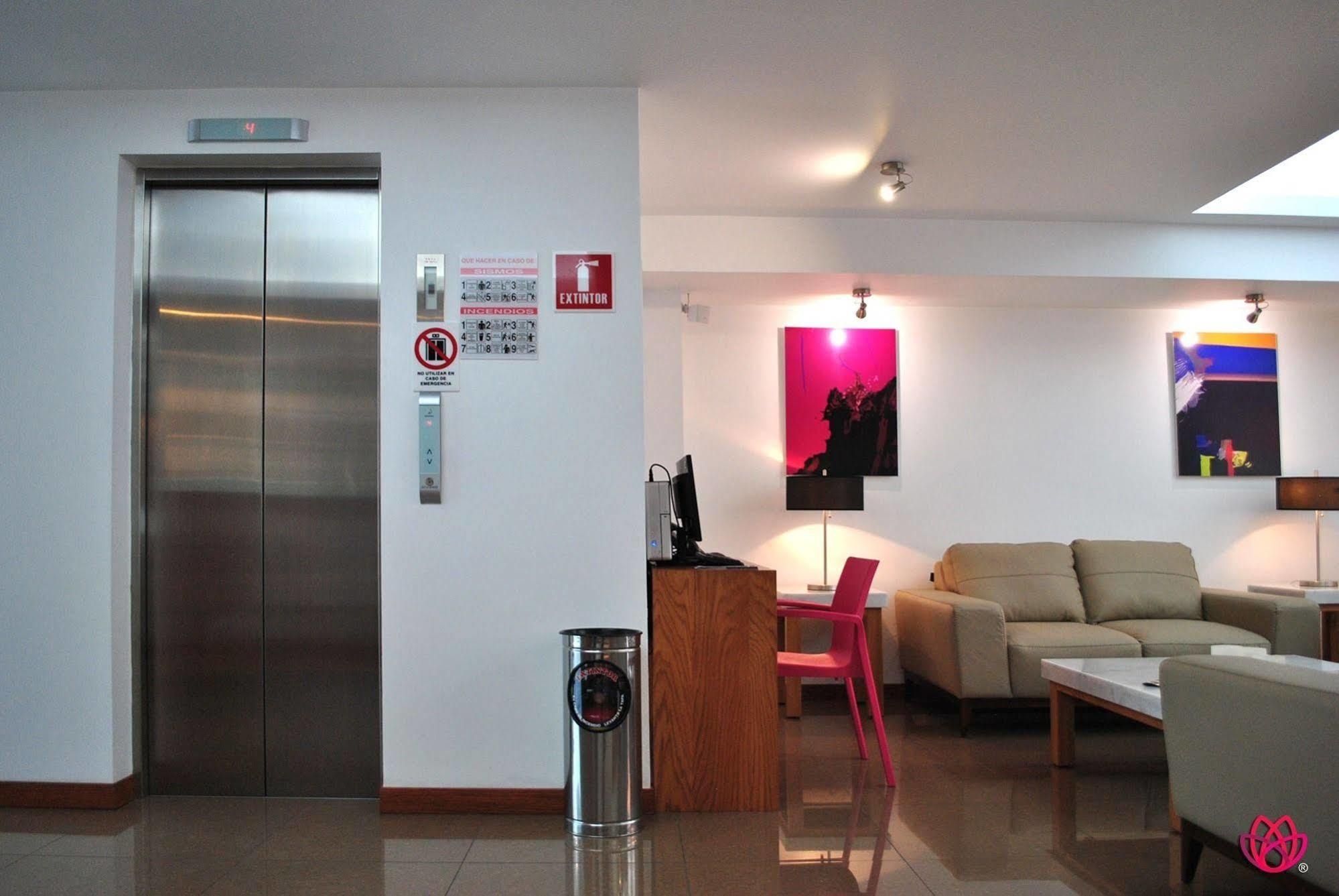 Hotel Y Tu Expo Guadalajara Bagian luar foto